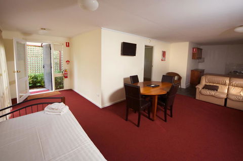 Sanctuary House Resort Motel - Australian Directory 20