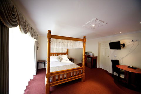 Sanctuary House Resort Motel - Australian Directory 19
