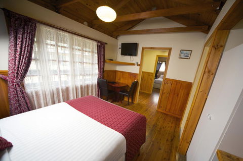 Sanctuary House Resort Motel - Australian Directory 3