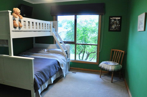 Crimea Retreat - Australian Directory 10