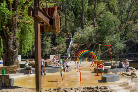 Goldfield Holiday Units - Australian Directory 34