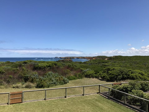 Sunsets On Martyrs Luxury Coastal Beach House Peterborough - Australian Directory 22