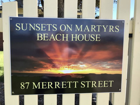 Sunsets On Martyrs Luxury Coastal Beach House Peterborough - Australian Directory 21
