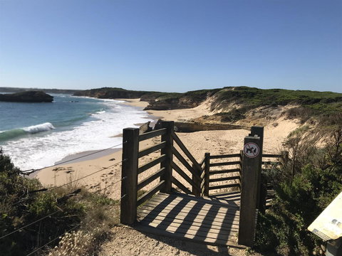 Sunsets On Martyrs Luxury Coastal Beach House Peterborough - Australian Directory 34