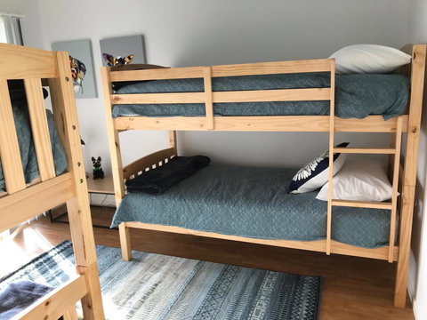 Sunsets On Martyrs Luxury Coastal Beach House Peterborough - Australian Directory 15