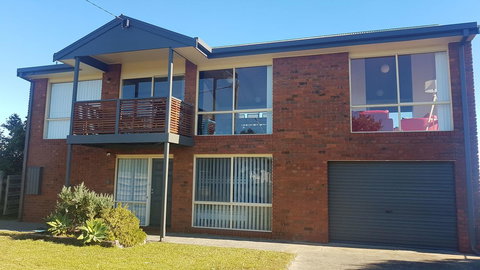 Sunsets On Martyrs Luxury Coastal Beach House Peterborough - Australian Directory 23