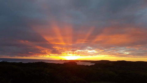 Sunsets On Martyrs Luxury Coastal Beach House Peterborough - Australian Directory 25