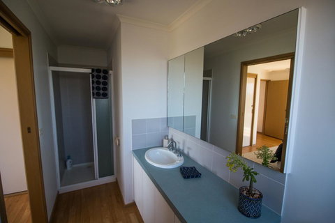 Sunsets On Martyrs Luxury Coastal Beach House Peterborough - Australian Directory 18