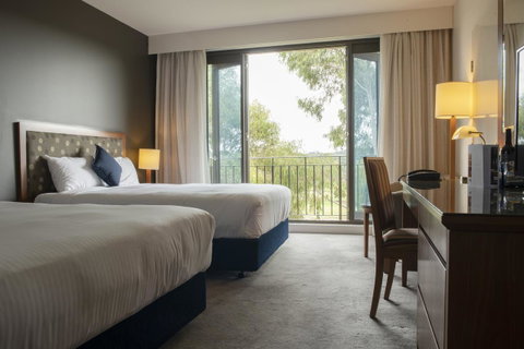 Yarra Valley Lodge - Australian Directory 32