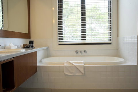 Yarra Valley Lodge - Australian Directory 31