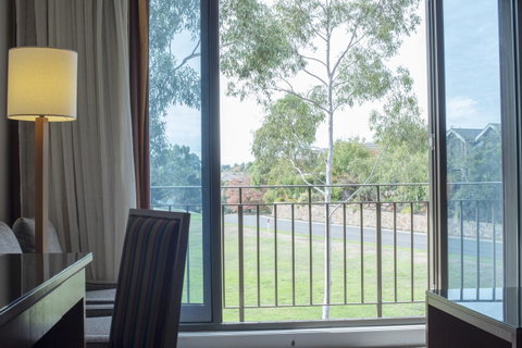 Yarra Valley Lodge - Australian Directory 33