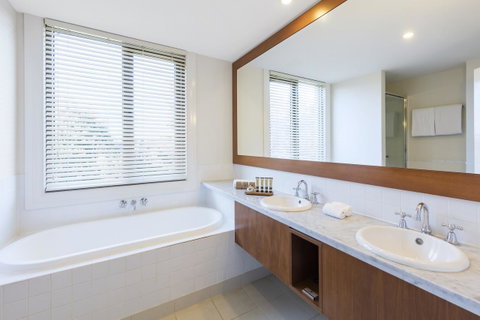 Yarra Valley Lodge - Australian Directory 36