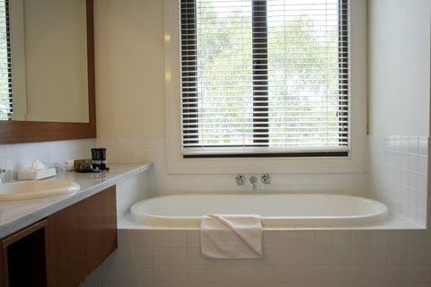 Yarra Valley Lodge - Australian Directory 23
