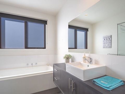 Blairgowrie Moonah Beach House: Walk To Beach - Australian Directory 15