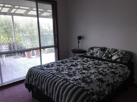 Eagle Bay Views - Australian Directory 14