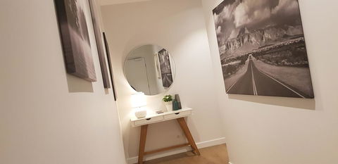 Ivanhoe Apartments - Australian Directory 15