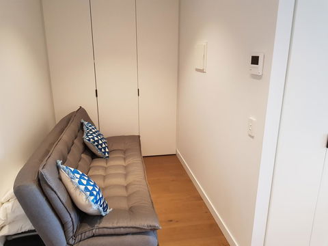 Ivanhoe Apartments - Australian Directory 25