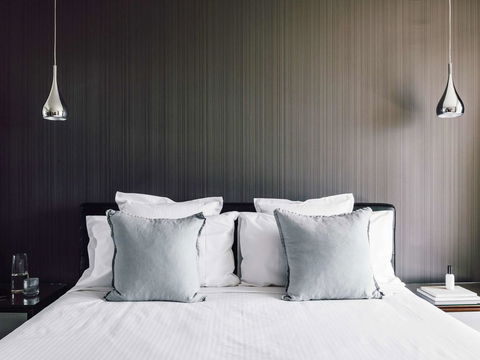 Quay West Suites Melbourne - Australian Directory 36