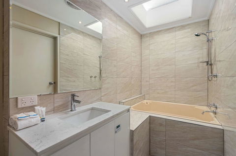Knox International Hotel And Apartments - Australian Directory 16