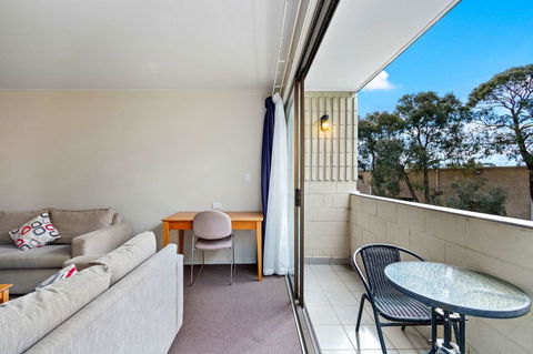 Knox International Hotel And Apartments - Australian Directory 26