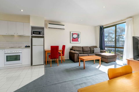 Knox International Hotel And Apartments - Australian Directory 22