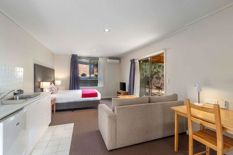 Knox International Hotel And Apartments - Australian Directory 9