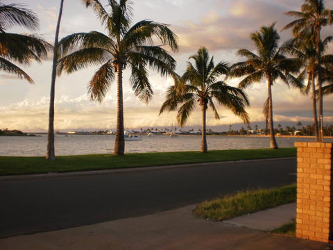 The Carnarvon Luxury Canal Home - Australian Directory 1