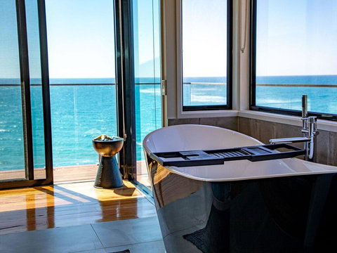 THE DECK HOUSE - A WYE RIVER ICON - Australian Directory 2