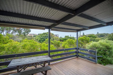 The Gee Beach House - Australian Directory 3