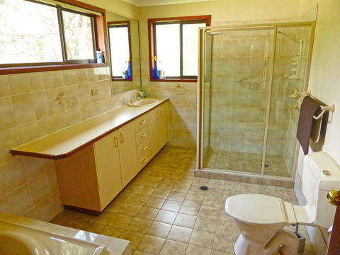 The Happy Shack @ Callala Bay - Australian Directory 2