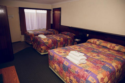 The Miners Rest Motel - Australian Directory 3