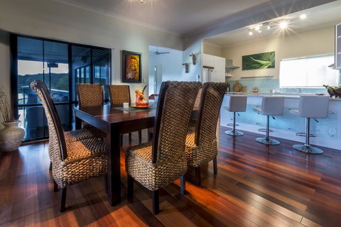 The Mountain View Retreat - Australian Directory 3