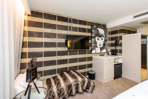 The Nest - Hollywood Style Space With Roof Terrace - Australian Directory 1