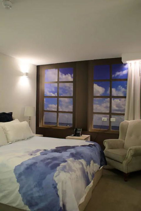 The Nest - Quirky Queen Sized Space With Roof Terrace - Australian Directory 3