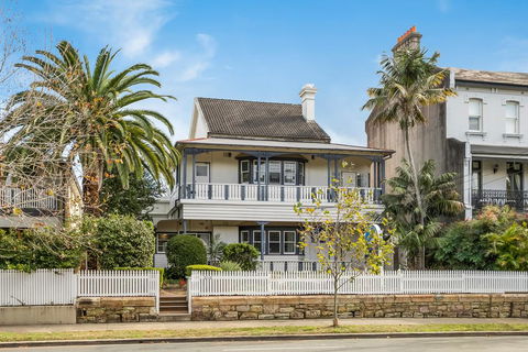 The North Shore Hotel - Australian Directory 0