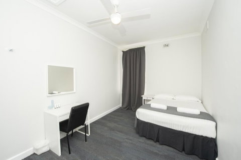 The Parade Hotel - Australian Directory 3