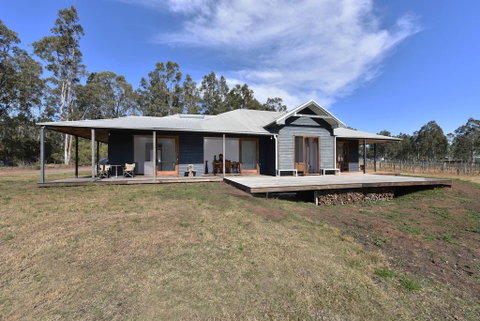The Parson's Vineyard Retreat - Get Amongst The Vineyards In A Historic Home - Australian Directory 3