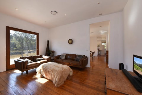 The Parson's Vineyard Retreat - Get Amongst The Vineyards In A Historic Home - Australian Directory 2
