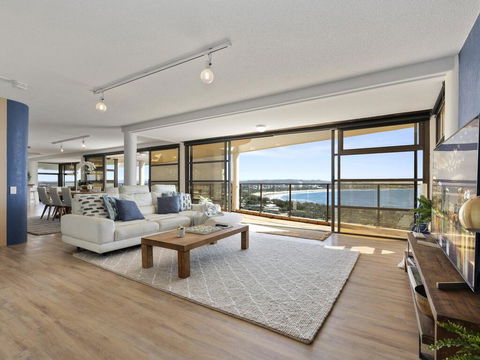 The Penthouse @ Point Cartwright - INSTANT HOTEL WINNER 2019 - Australian Directory 0