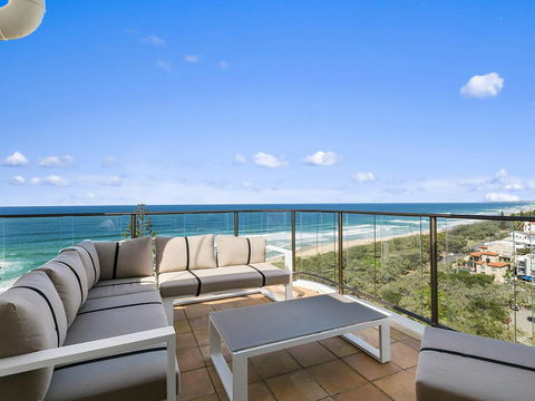 The Penthouse @ Point Cartwright - INSTANT HOTEL WINNER 2019 - Australian Directory 3