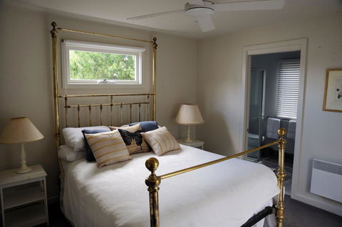 The Red Feather Inn - Australian Directory 0