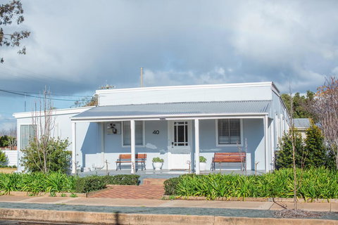 The Rested Guest 3 Bedroom Cottage West Wyalong - Australian Directory 0
