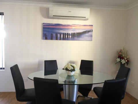 The Royal Dolphin Holiday Home - Australian Directory 3