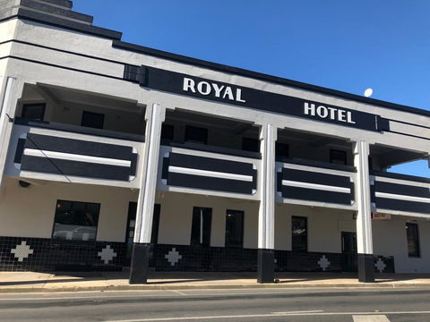 The Royal Hotel, Drouin - Australian Directory 1