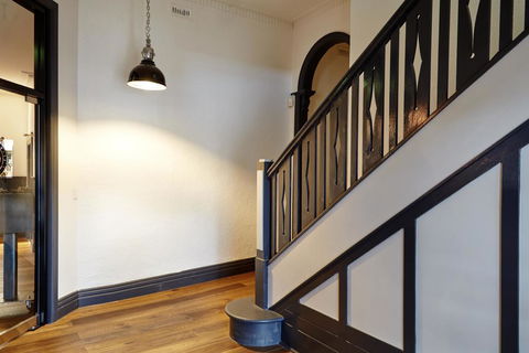 The Royal Hotel, Drouin - Australian Directory 2