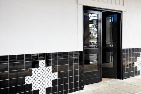 The Royal Hotel, Drouin - Australian Directory 3