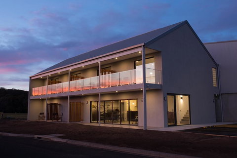 The Seabird - Australian Directory 0