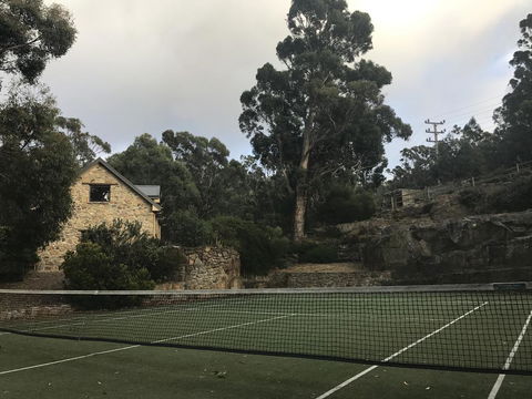 The Stone Cottage (with Tennis Court) - Australian Directory 3