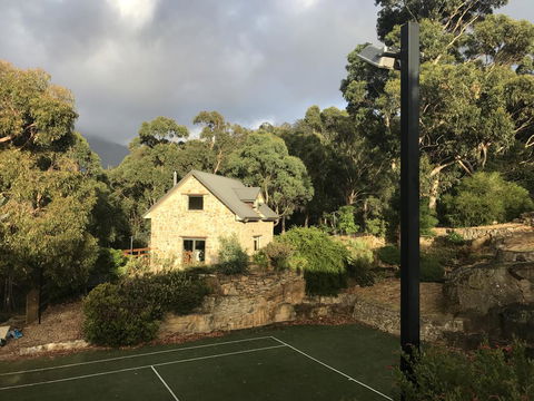 The Stone Cottage (with Tennis Court) - Australian Directory 2