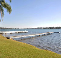 The Studio on the Lake  Fishing Point Lake Macquarie - honestly put the line in and catch fish - Australian Directory